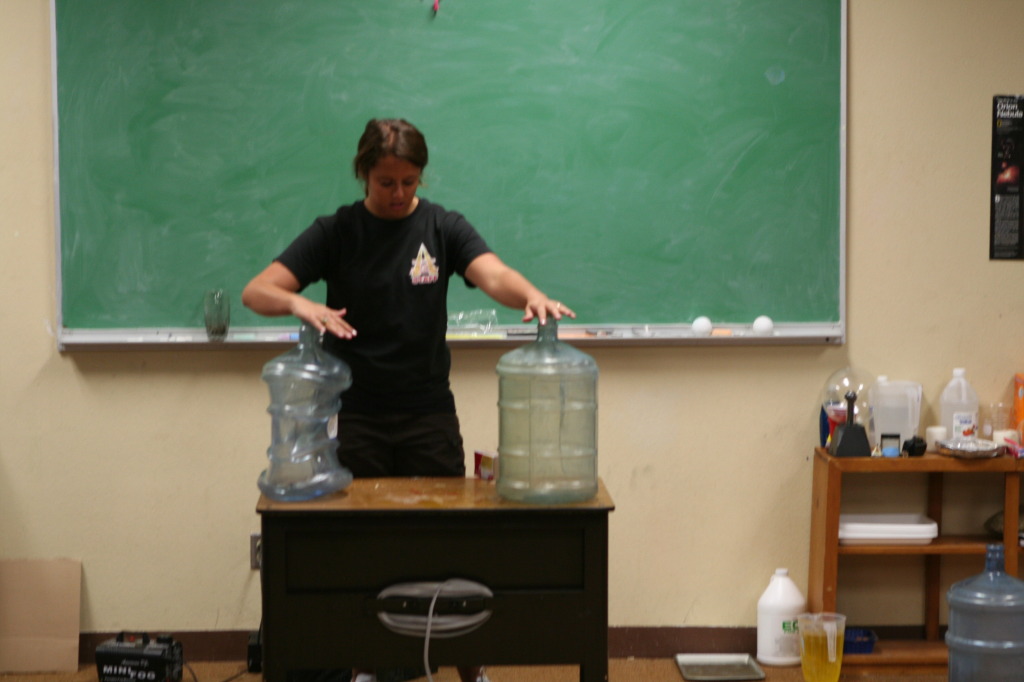 2011/06(June)/Troop-214-Summer-Camp/3-Camp-Wehinahpay/1024x768_2011-06-29-Camp-Wehinahpay-Space Museum-24-vacuum-experiment.JPG